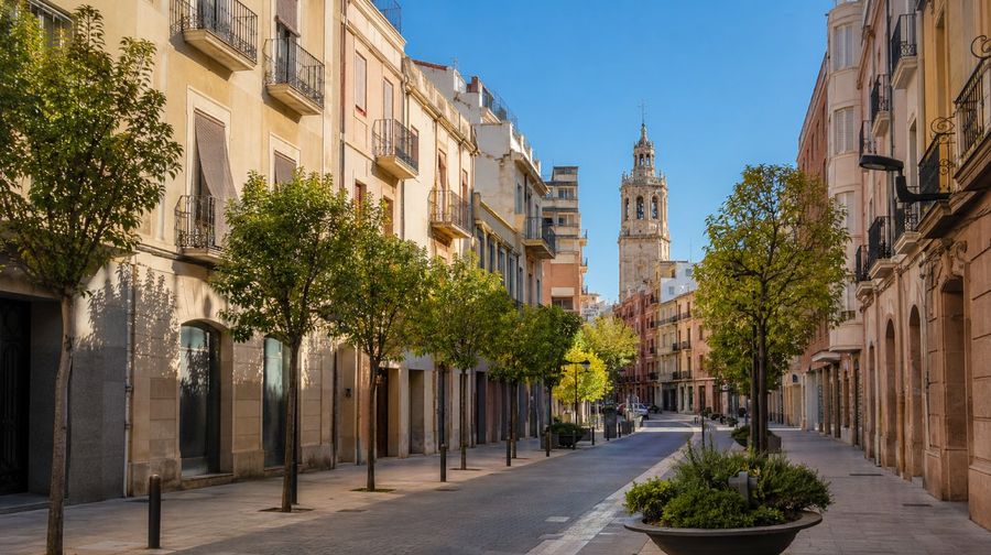 Calle del centro de Reus, zona de cobertura del servicio de persianas